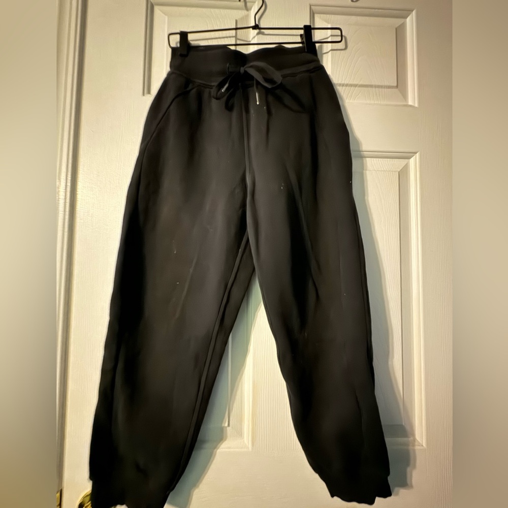Lululemon Scuba High-Rise Cropped Jogger